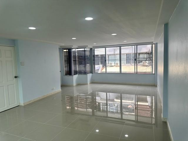 ให้เช่าโฮมออฟฟิศ4ชั้น 26 ตร.ว.ย่านลาดพร้าวเลียบด่วนสุทธิสารใช้ที่อยู่จดทะเบียนได้