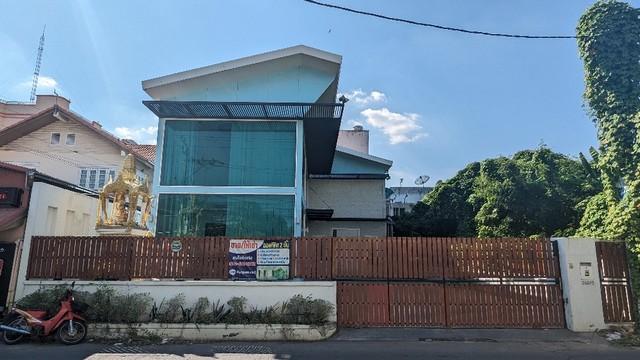 ขายโฮมออฟฟิต 2 ชั้น ซอยลาดพร้าว 87 มีห้องประชุม เพดานสูง แบ่งสัดส่วนห้องไว้อย่างเป็นระบบ