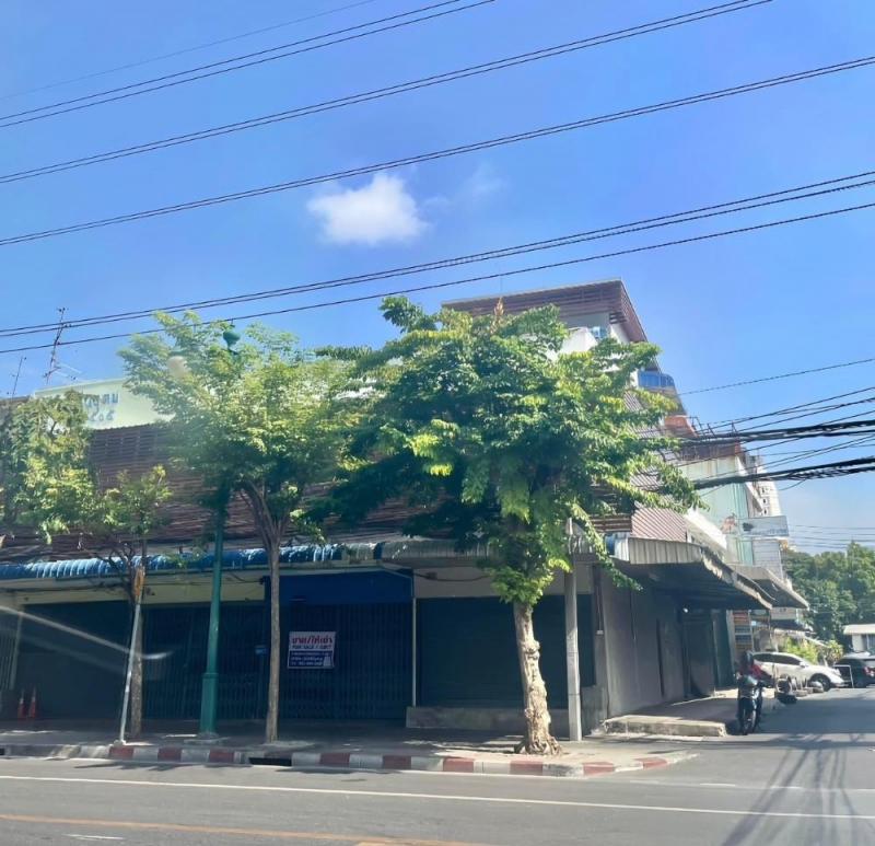 ให้เช่าอาคารพาณิชย์ 3 ชั้น 4 คูหา ย่านฝั่งธน ถนนอิสรภาพ ทำเลดีมาก เหมาะทำธุรกิจ  