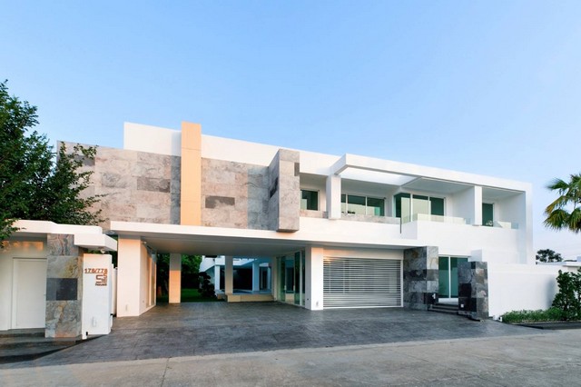 ขายบ้านใหม่ พื้นที่ใช้สอยใหญ่มาก จะเป็นบ้านหลังใหญ่ หรือเป็น Homeoffice ก็เป็นได้ สามารถใส่ลิฟท์ในบ้านและนอกบ้านได้