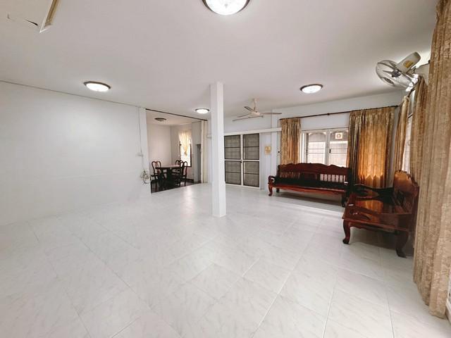 ให้เช่าบ้านเดี่ยวชั้นเดียว ซอยโชคชัย 4 แยก 18 เนื้อที่ดิน 50 ตร.ว. 3 ห้องนอน 2 ห้องน้ำ แอร์4 ตัว เดินทางสะดวก ใกล้แหล่งของกิน ใกล้ MRT