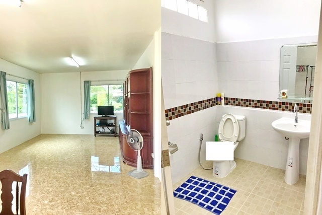 ปราสาทจอมพระ PTT เทศบาล  ให้เช่าที่ดิน 7 ไร่กว่า พร้อมสิ่งปลูกสร้าง สามารถทำธุรกิจได้เลย 3นอน 3โกดัง 4น้ำ จอดรถได้หลายคัน ถูกมาก คุ้มสุด