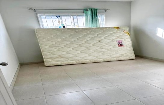 กม.18 สุวรรณภูมิ บางนา-ตราด  ให้เข่าทาวน์เฮาส์ 2 ชั้น เฟอร์บางส่วน 19ตรว. 120ตรม. วัดศรีวารีน้อย 3นอน 2น้ำ 2จอดรถ 2แอร์ จุดขึ้น-ลง