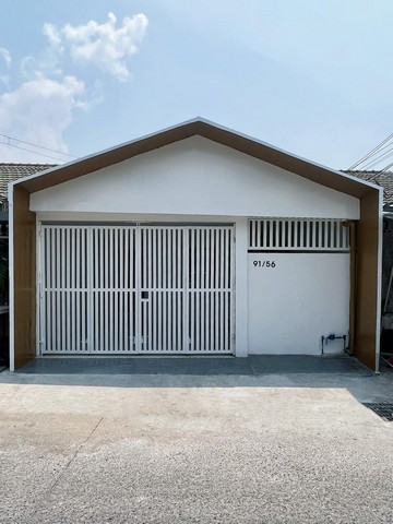 ขายบ้านติดถนนขนาดทำเลดี ทำมาค้าขายได้ ขายต่ำกว่าราคาประเมิน รีโนเวทใหม่ทั้งหลัง เฟอร์นิเจอร์ครบ  สามารถหิ้วกระเป๋าเข้าอยู่ได้เลย