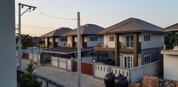 บ้านเดี่ยว 2 ชั้น ห่างจากวัดลาดปลาดุก 1 กิโลเมตร หมู่บ้าน ทุ่งแสงตะวัน2 นนทบุรี