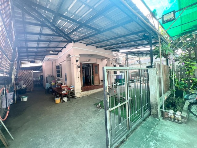 ขายบ้านเดี่ยว 50.4 ตรว. หลังมุม 5 นอน จอดรถได้หลายคัน พื้นที่ใช้สอยเยอะ มบ.เศรษฐพงศ์ ซ.วัดลาดปลาดุก บางบัวทอง นนทบุรี ของกินเยอะ ใกล้ห้างฯ