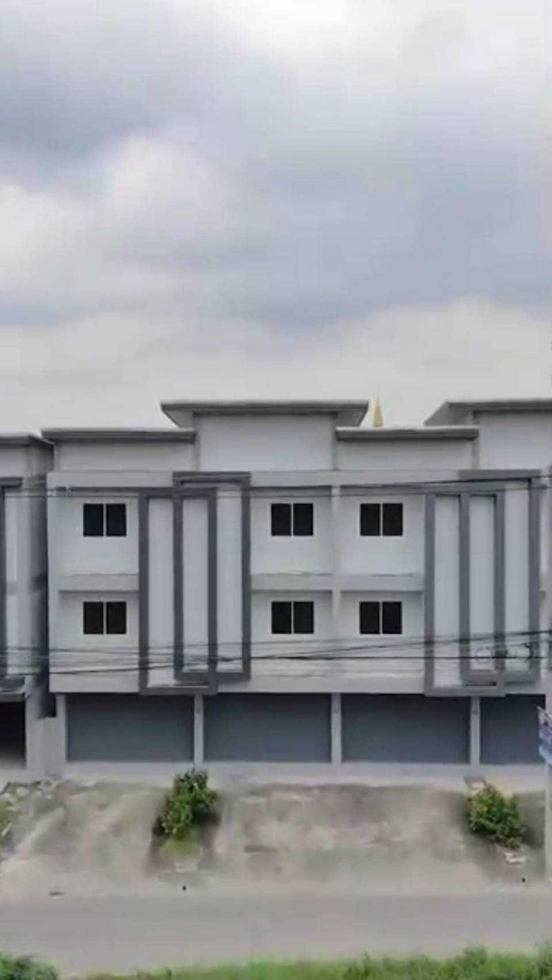 ขายด่วน อาคารพาณิชย์พุทธมณฑลสาย  4 และ สาย  5 ห้องสวย โปร่ง โล่ง สบาย