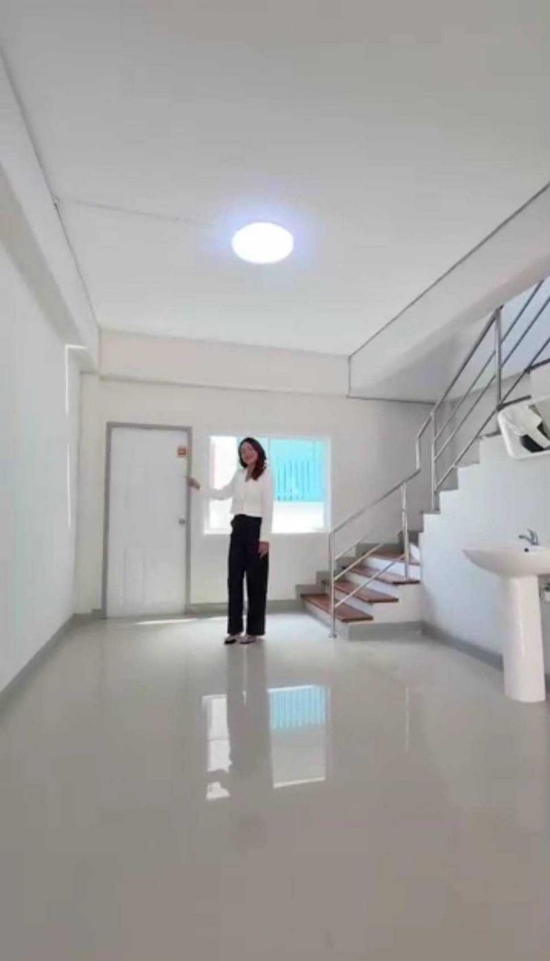 ขายด่วน อาคารพาณิชย์พุทธมณฑลสาย  4 และ สาย  5 ห้องสวย โปร่ง โล่ง สบาย