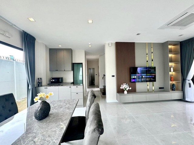 ให้เช่า บ้านเดี่ยว 4 ห้องนอน 4 ห้องน้ำ ทำเลสวย ถนนเมน ใกล้คลับเฮาส์ **โครงการบางกอก บูเลอวาร์ด บางนา-กม.5**