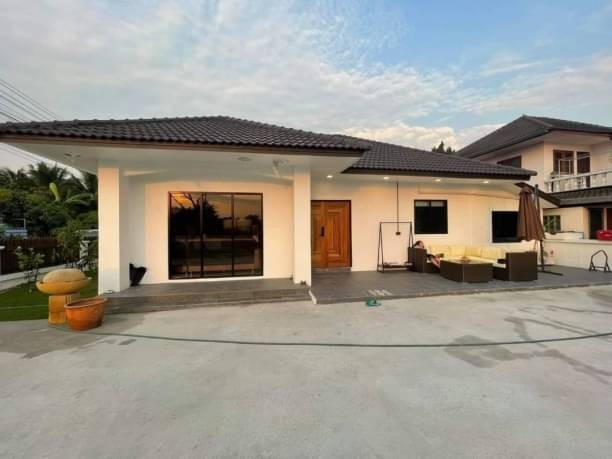 ขายด่วน​ 4.2 ล.เท่านั้น ​102​ ตรว. บ้านสวยชั้นเดียว​ เนื้อที่กว้างขวาง​ สันทราย​ หนองจ๊อม​ พร้อมเฟอร์นิเจอร์อย่างดี เข้าเมือง ประมาณ 10 นาที