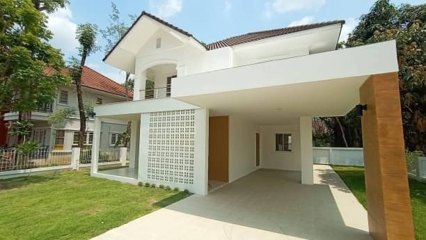 บ้านสวย และถูกมาก เพียง 2.75 ล้าน 75 ตรว. บ้าน 2 ชั้น สันกำแพง สไตล์โมเดิร์นมินิมอล สนามหญ้ากว้างรอบบ้าน ไปสนามบินเพียง 30 นาท เท่านั้น