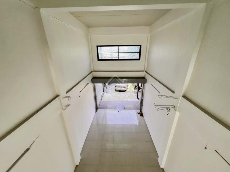 อาคารพาณิชย์ 3.5 ชั้น  ประชาอุทิศ 90 ทำเลค้าขาย