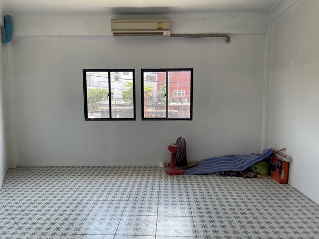 ขายตึกแถว 3 ชั้น ถนนประชาธิปกฯ สี่แยกบ้านแขก-วงเวียนใหญ่