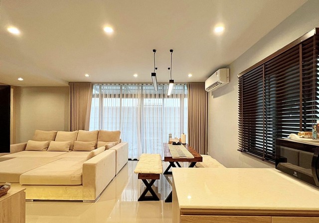 สารสาสน์ประชาอุทิศ  ให้เช่าทาวน์โฮม 2 ชั้น 18ตรว. 150ตรม. สวย สะอาด 3นอน 2น้ำ ตลาดประชาอุทิศ 90 2แอร์ ทางด่วนสุขสวัสดิ์