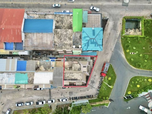 อาคารพาณิชย์มือสองศรีราชา ขนาด 4 ชั้นครึ่ง ทำเลทอง ใกล้เกาะลอยศรีราชา  FP-B056