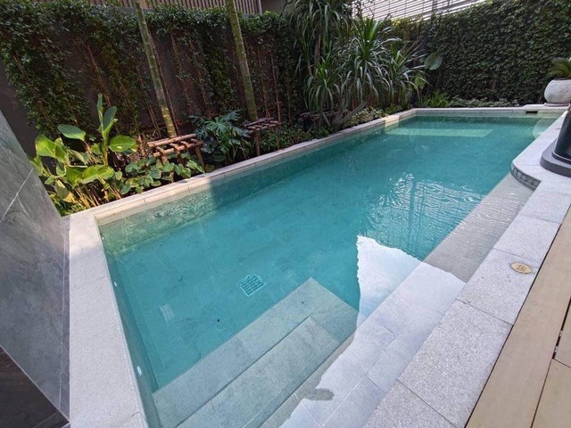 [B937]ให้เช่า 550K บ้านเดี่ยวหรู บูก้าน พระราม 9-เหม่งจ๋าย​ ซอยสหการประมูล วังทองหลาง  มีลิฟท์ สระว่ายน้ำส่วนตัว