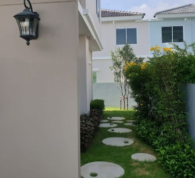 ให้เช่าบ้าน หมู่บ้าน Villaggio ประชาอุทิศ90 เนื้อที่ 36.6 ตรว. ตัวบ้านหันทางทิศใต้