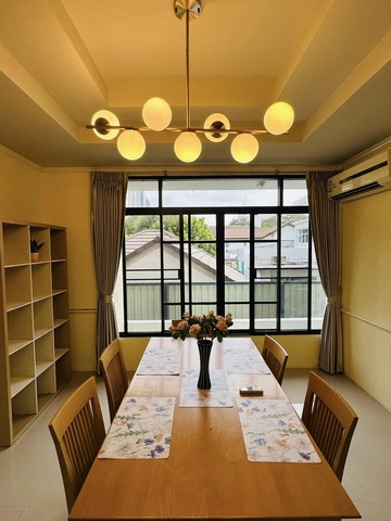 ให้เช่า ทาวน์โฮม 3-4 ห้องนอน 4 ห้องน้ำ ใจกลางอโศก ใกล้รถไฟฟ้า BTS