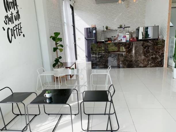 ขายด่วน ต่ำกว่าราคาประเมิน 5.5 ล้าน ขายอาคารสิ่งปลูกสร้าง 2 อาคาร แบ่งเป็น บ้านชั้นเดียว และอาคาร 2 ชั้น พร้อมที่ดิน 200 ตารางวา