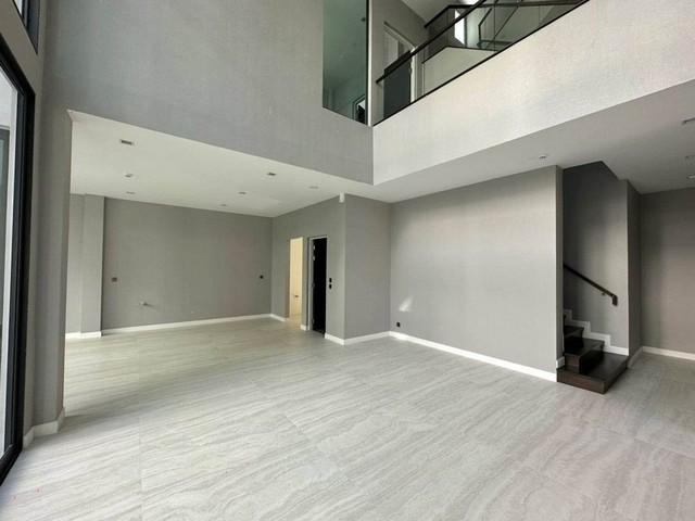 ให้เช่าวิลล่าหรู 3 ชั้น สไตล์ Modern Luxury The Gentry พัฒนาการ 2