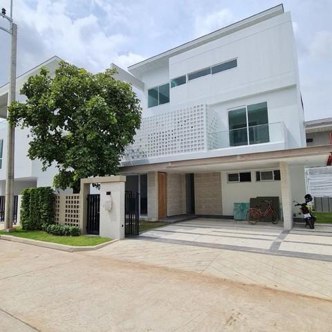 รหัสทรัพย์ R2993 ให้เช่า บ้านเดี่ยว 3ชั้น โครงการเนอวานา แอบโซลูท กรุงเทพกรีฑา บ้านหลังใหม่ 