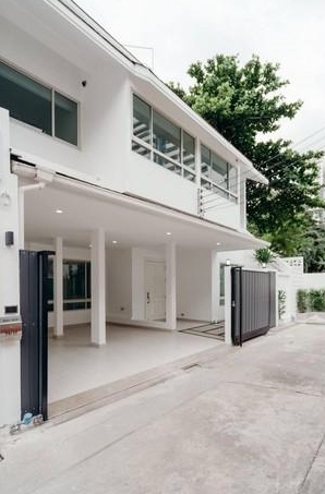 ขายทาวน์โฮม 3 ชั้น. ซอยสุขุมวิท 15 ขนาด48 ตรว ใกล้โรงเรียนนานาชาติ NIST ใกล้ BTS อโศก