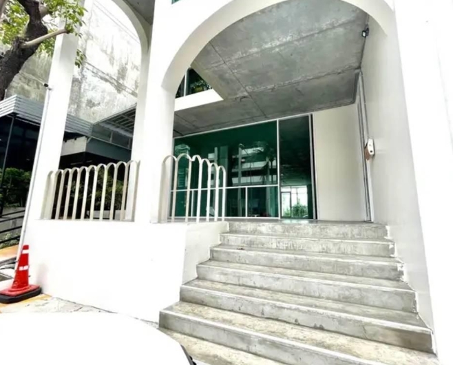  ให้เช่า พื้นที่ชั้น 1 ขนาด 137 ตรม เพิ่งสร้างเสร็จใหม่ เหมาะทำธุรกิจ ย่านปากเกร็ด นนทบุรี