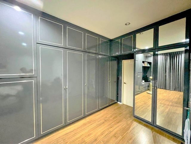 ติด บิ๊กซี  ขาย-เช่าทาวน์โฮม 3 ชั้น 20ตรว สาทร สุขสวัสดิ์ 185ตรม. เฟอร์บางส่วน 3นอน 3น้ำ 2จอดรถ 4แอร์ ติดถนน โฮมโปร สุขสวัสดิ์