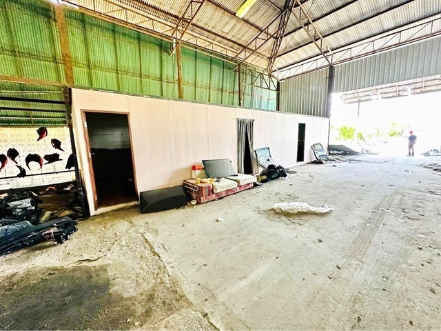 ใหญ่มาก รถใหญ่เข้าได้ 2นอน 1โกดัง โกดังให้เช่า หนองจอก 2 ไร่ 1,600ตรม.2น้ำ จอดรถได้หลายคัน ในหลังคา-นอกหลังคา