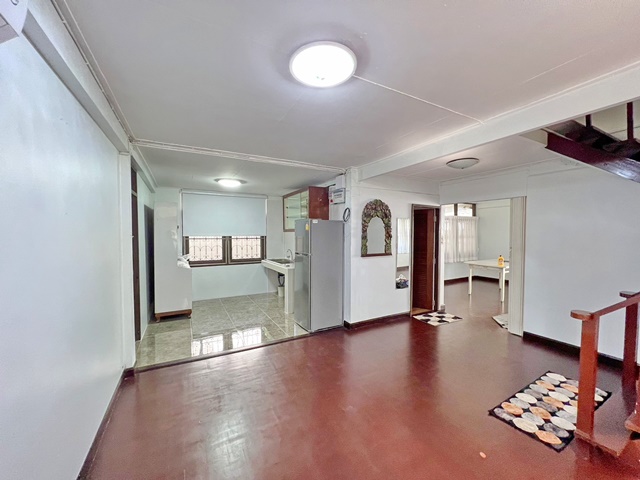 พหลโยธิน เซนทรัล 2ชั้น รัชดา 1กม.คฤหาสน์ใหญ่มาก MRTลาดพร้าว 11-17สงบ 78ตรว. ยูเนี่ยนมอลล์ 1กม. 420ตรม. 4นอน 3น้ำ 3จอดรถ 4แอร์ สุทธิสาร