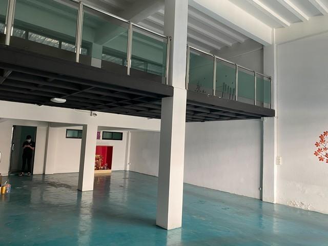 EPL-BR0112 ให้เช่าอาคารพาณิชย์ 4 ชั้นครึ่ง 2 คูหา ใกล้รถไฟฟ้าลาดพร้าว101 ซอยลาดพร้าว 128/4  พื้นที่ใช้สอย 432 ตารางเมตร มีที่จอดรถ 2 คัน