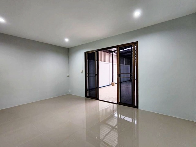 นวมินทร์ จอดรถได้กลายคัน ให้เช่าโกดัง-ออฟฟิศ 86ตรว. 342ตรม. ไฟฟ้า 3 เฟส 1ออฟฟิศ 2น้ำ  ตลาดปัฐวิกรณ์ เข้าซอย 100 เมตร