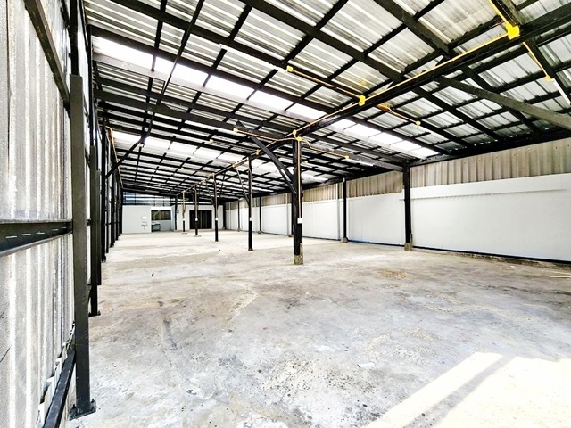 นวมินทร์ ตลาดปัฐวิกรณ์ ให้เช่าโกดัง-ออฟฟิศ 87ตรว. 344ตรม. ไฟฟ้า 3 เฟส 1ออฟฟิศ 2น้ำ จอดรถได้กลายคัน  เข้าซอย 100 เมตร