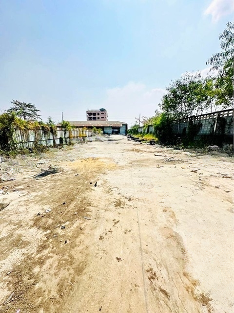 รถใหญ่เข้าได้ โกดังให้เช่า หนองจอก 2 ไร่ 1,602ตรม. ใหญ่มาก 1โกดัง 2น้ำ จอดรถได้หลายคัน ในหลังคา-นอกหลังคา 2นอน