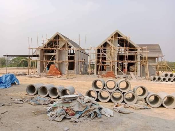 โซนสารภี ราคาเริ่มต้น 1.79 ล้าน เนื้อที่ 30-55 ตรว. บ้านสร้างใหม่ มี 2 แบบ บ้านเดี่ยว และบ้านแฝด ติดถนนเลียบทางรถไฟ ถนนใหญ่ เดินทางสะดวกสบาย