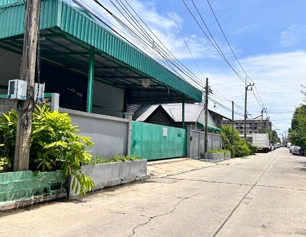 ให้เช่า โกดัง 1300 ตรม ซ.รุ่งโรจน์ ต.แพรกษาใหม่ จ.สมุทรปราการ