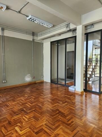 POR3924 ให้เช่า  ถนนสาทรซอย 7 เหมาะทำโฮมออฟฟิศ ให้เช่าบ้านเปล่า ไม่มีเฟอร์นิเจอร์ ตั้งอยู่หลังอาคาร Bangkok City Tow 