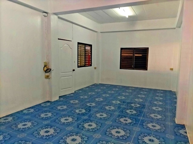 รร.ทุ่งขนานวิทยา วัดโพธิ์ศรี ให้เช่าอาคาร 2 ชั้น 2 คูหา จันทบุรี  รีโนเวทใหม่ ทำเลดี 33ตรว. 244ตรม. 2นอน 2น้ำ 1ครัว 2จอดรถ ติดถนน4เลนส์