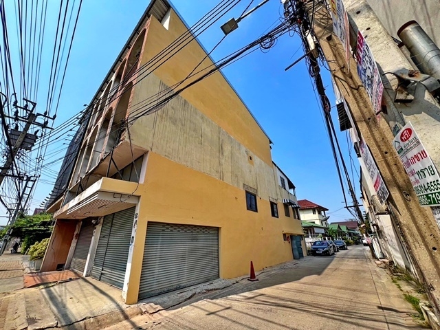 เดอะมอลล์ งามวงศ์วาน MRT แคราย ให้เช่าอาคารพาณิชย์ 1 ชั้นครึ่ง  ห้องหัวมุม 20ตรว. 200ตรม. ติดถนน 3นอน 2น้ำ 2จอดรถ 