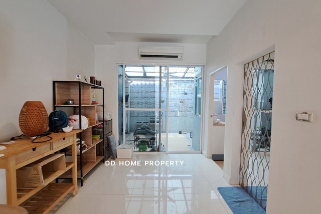 ขายหมู่บ้านกลางเมือง รัชดา-วงศ์สว่าง หน้าบ้านหันทางทิศตะวันออกเฉียงใต้ (DD001687)