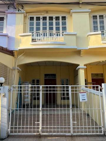 ขายและให้เช่าทาวน์เฮ้าส์ 2 ชั้นครึ่ง ย่านลาดพร้าว 101 เนื้อที่ 18 ตรว. พท.ใช้สอย150ตรม 3 ห้องนอน 2 ห้องน้ำ เหมาะอยู่อาศัย