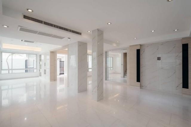 PB3947 ขายทาวน์โฮม 3 ชั้น ซอยสุขุมวิท 15 ใกล้โรงเรียนนานาชาติ NIST หน้าบ้านทิศเหนือ เหมาะสำหรับอยู่อาศัยเอง