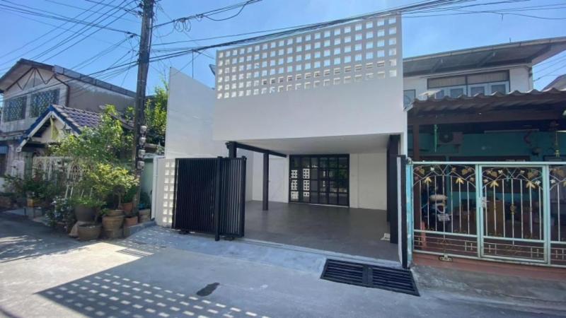 ขายทาวน์เฮ้าส์2ชั้น 21 ตรว.ย่านรามอินทรา 67 สุขาภิบาล5 วัชรพลรีโนเวทใหม่