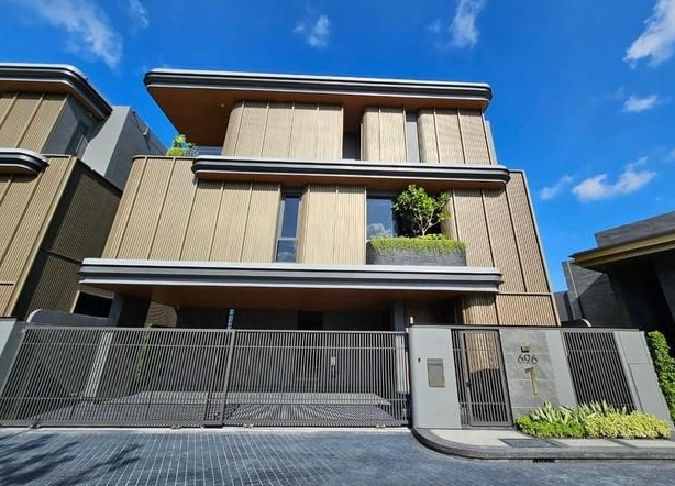 ให้เช่าบ้านเดี่ยว 3 ชั้น บูก้าน พระราม 9-เหม่งจ๋าย มีลิฟท์พร้อมสระว่ายน้ำ