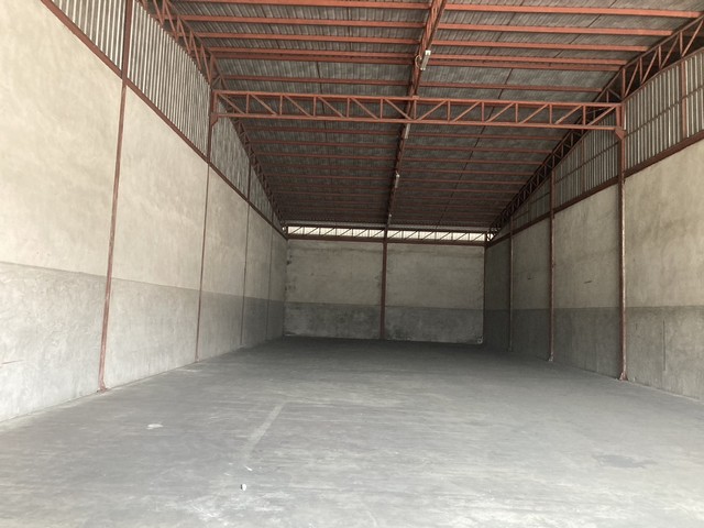 ให้เช่าโกดัง ติดถนนพระราม2 บางน้ำจืด สมุทรสาคร หน้ากว้าง  12 เมตรลึก 36 เมตรพื้นที่ใช้สอย432 ตร.ม.