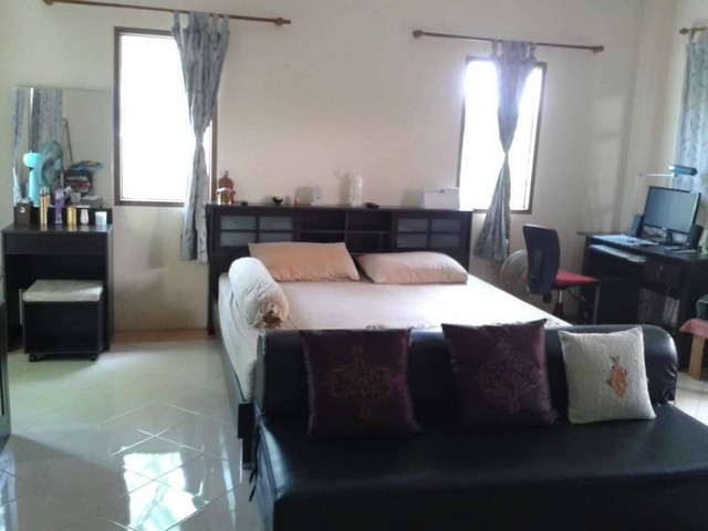 ขายบ้านพร้อมที่ดินใจกลางพัทยา ติดถนนสุขุมวิท ขนาด 1 งาน 49 ตารางวา