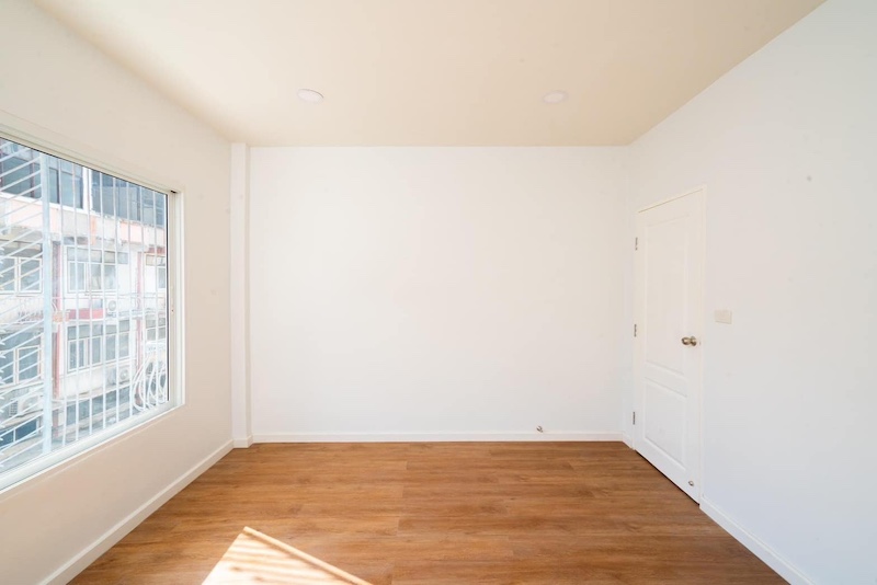 BS796 ขายอาคารพาณิชย์ ตึกแถว 3.5 ชั้น จรัญสนิทวงศ์66/1รีโนเวทใหม่ หน้าบ้านทิศใต้