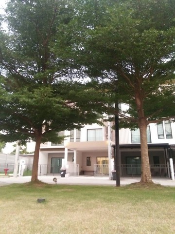 PO422 ให้เช่า ทาวน์โฮม พาทิโอ ศรีนครินทร์-พระราม 9  Patio Srinakarin-Rama 9 ถนนกรุงเทพกรีฑา บ้านหน้าสวน และวิวห้องนอนสนามกอล์ฟกรุงเทพกรีฑา