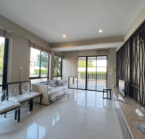 ให้เช่าทาวน์โฮม3ชั้น250ตรม3นอน4น้ำตกแต่งสวยเฟอร์ครบเช่า62,000บาท/เดือนถ.สุขุมวิท50