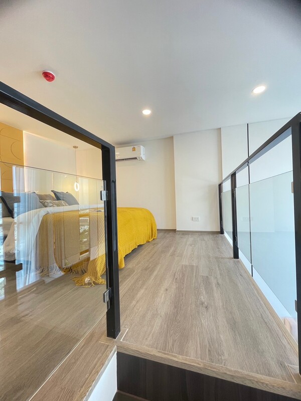 เลือกตำแหน่งดีที่สุด ดิ ออริจิ้น ปลั๊ก แอนด์ เพลย์ รามอินทรา 27.3+10 sq.m. ห้องมุม ตึก D ชั้น 10 ห้อง D1007